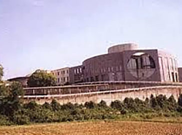 智辯学園中学校外観