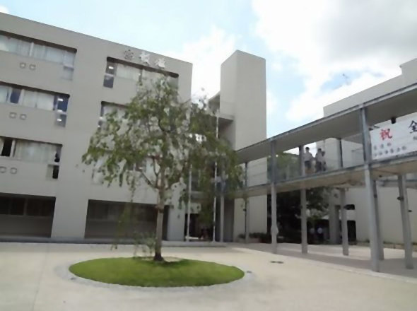 報徳学園中学校外観