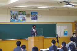 蒼開中学校で卒業スピーチを行いました。