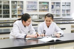 武庫川女子大学附属中学校