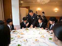 ホテル・ラ・スイート神戸でのテーブルマナー講習