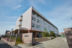 賢明学院中学校外観