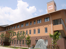 立命館守山中学校外観