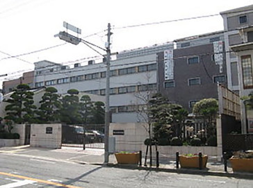 堺リベラル中学校外観